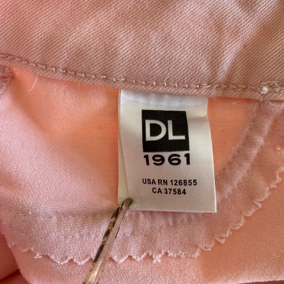 - DL 1961 Florence Instasculpt Cropped Light Pink Jeans… - Picture 9 of 11